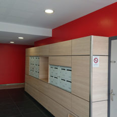 DISS-platrerie-peinture-entrée-immeuble-couloir-rouge